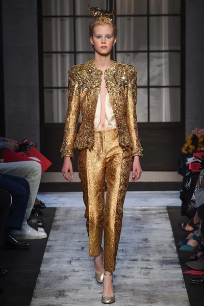 Look 25